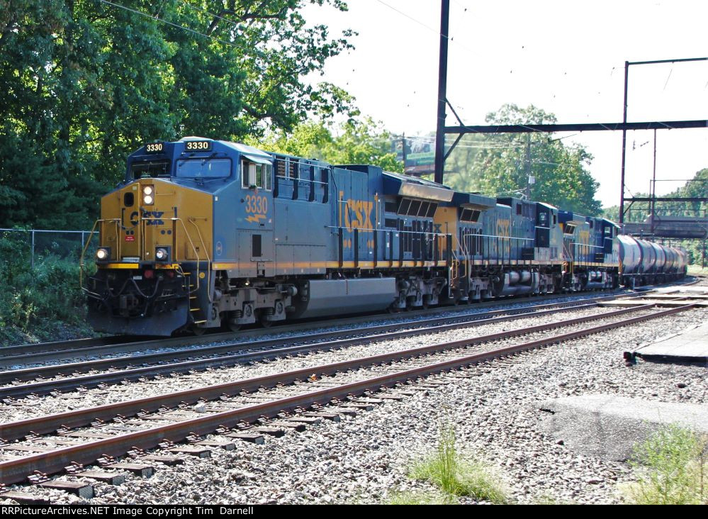 CSX 3330 leads X404